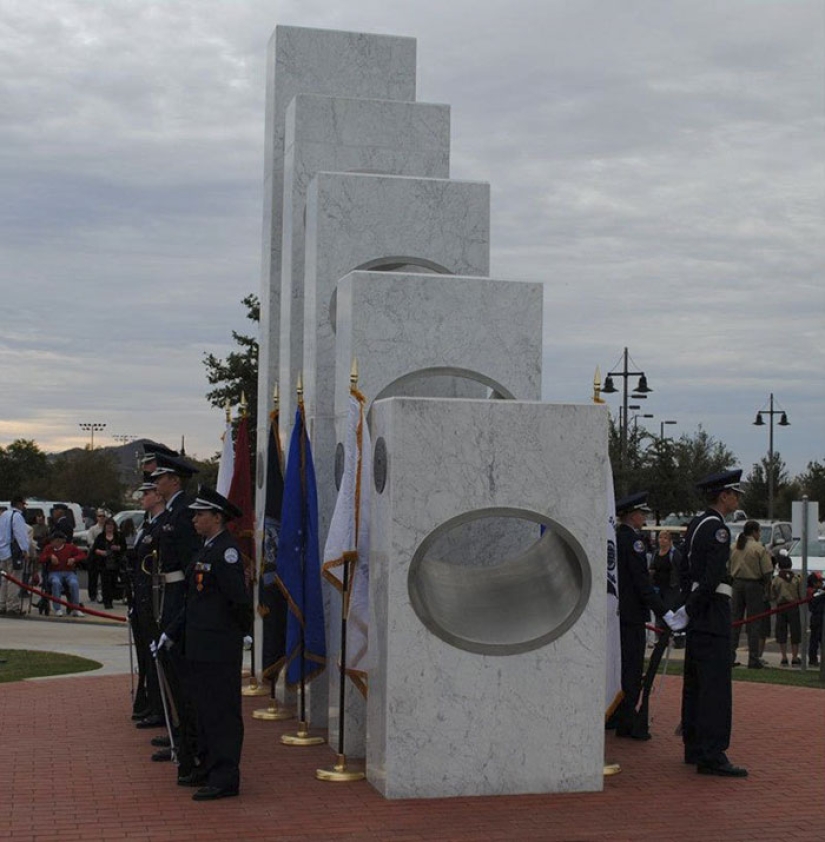 Un monumento único a los veteranos, cuya belleza se abre una vez al año — el 11 de noviembre a las 11: 11 am