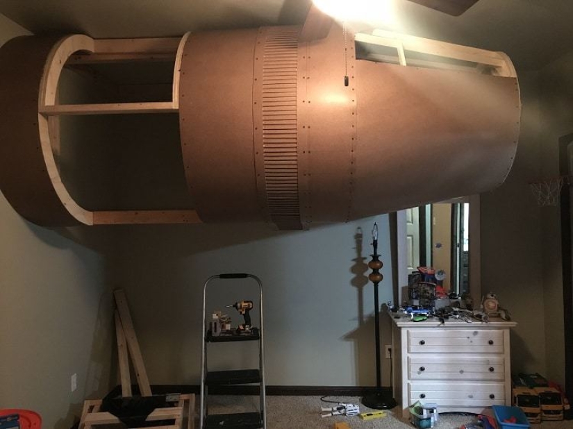 Un padre amoroso construyó una nave espacial para su hijo