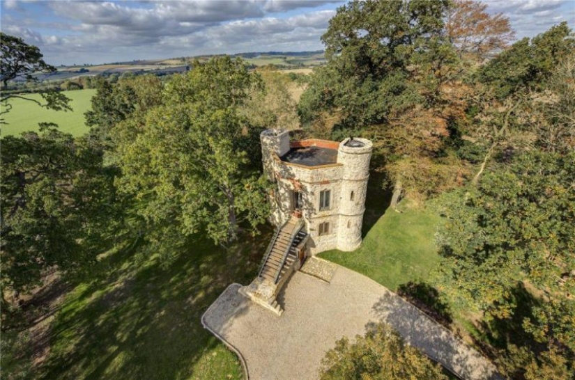 Un pequeño castillo por mucho dinero: una pareja británica vende una mansión restaurada por un millón de dólares