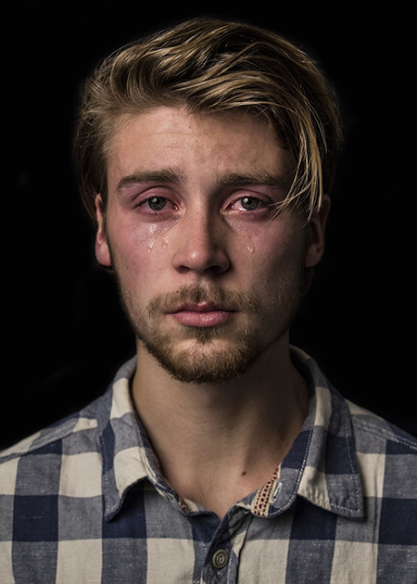 Un proyecto fotográfico sobre hombres que lloran, destruyendo estereotipos conocidos