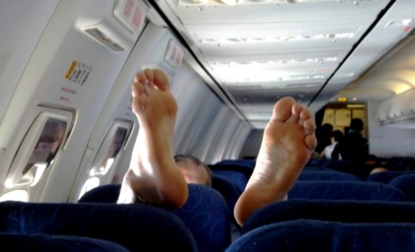 Un residente de la capital cultural organizó un espectáculo erótico en un avión de pasajeros