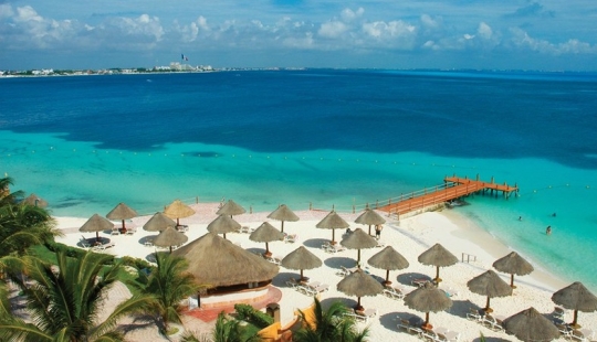 Un resort mexicano necesita un director de aventuras con un salario de 10 mil dólares al mes