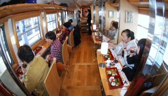Un viaje de buen Gusto: Un viaje solitario en un tren de restaurante japonés