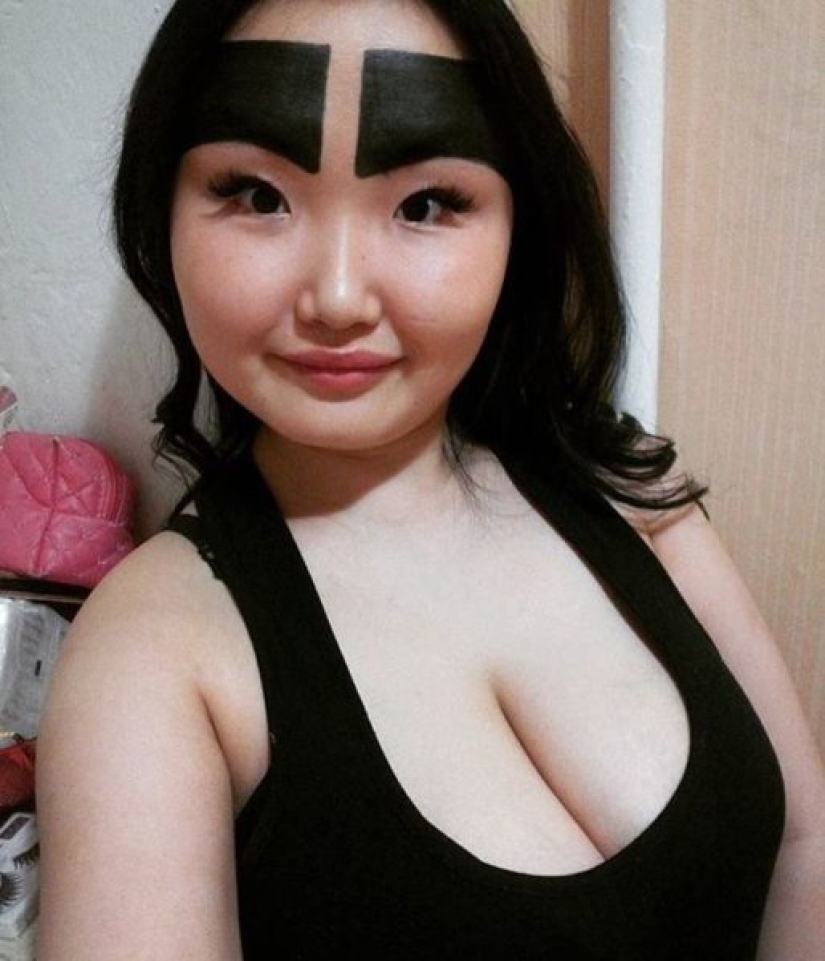 Una chica de Yakutia con cejas de media cara mostró cómo se ve sin maquillaje
