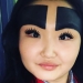 Una chica de Yakutia con cejas de media cara mostró cómo se ve sin maquillaje