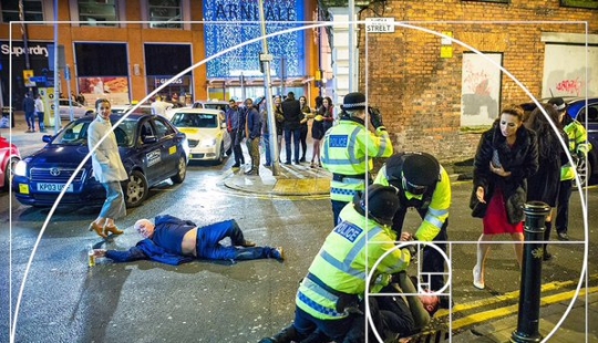 Una foto de Año Nuevo de un británico borracho se convirtió en un verdadero "meme artístico"