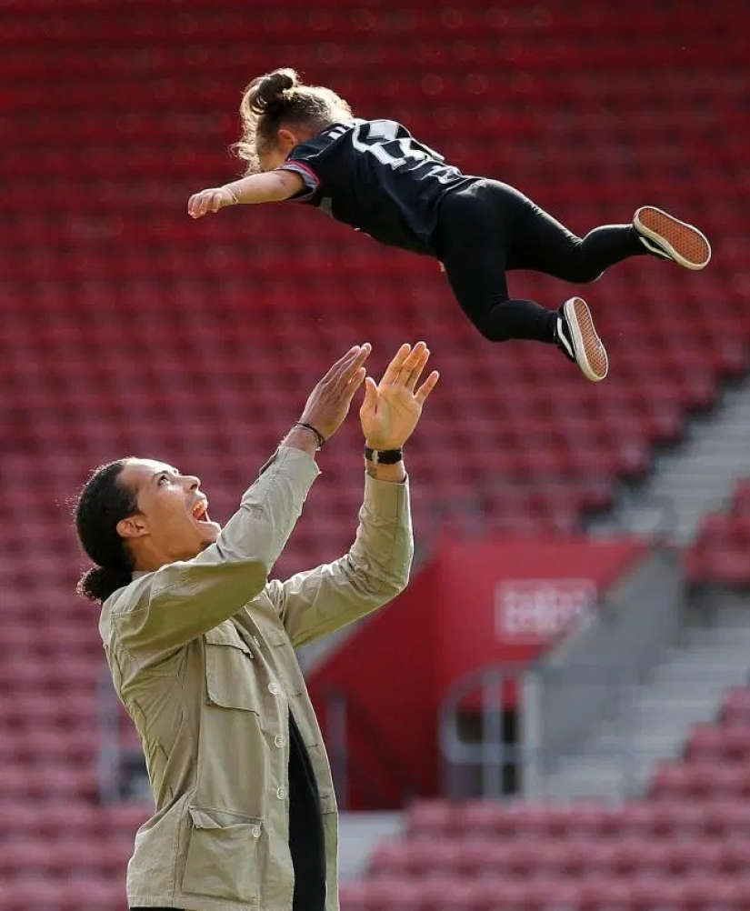 Una hermosa pareja del mundo del fútbol: el encantador Ricky Neutgerag y su esposo, el mejor jugador de la Premier League Virgil Van Dijk