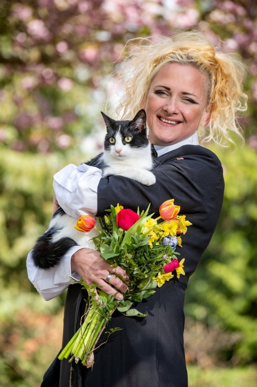 Una mujer británica se casó con un gato para que no se separaran