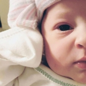 Una mujer de 26 años dio a luz a un bebé concebido hace un cuarto de siglo