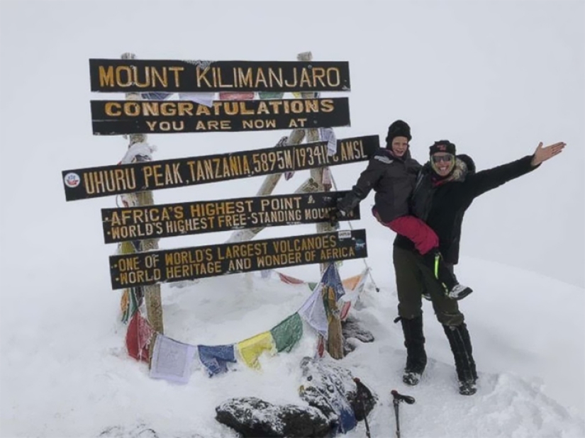Una niña de 7 años se convirtió en la conquistadora más joven del Kilimanjaro en honor a su difunto padre