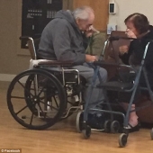 Una pareja casada de 62 años se despide porque no pueden establecerse juntos