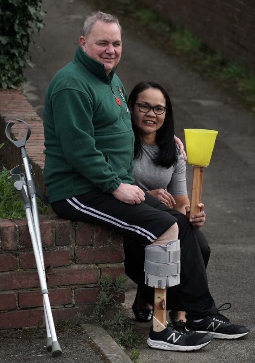 Una pierna nueva con sus propias manos: una mujer hizo una prótesis para su marido con materiales improvisados
