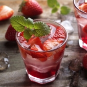 Una receta sencilla de limonada de fresa casera