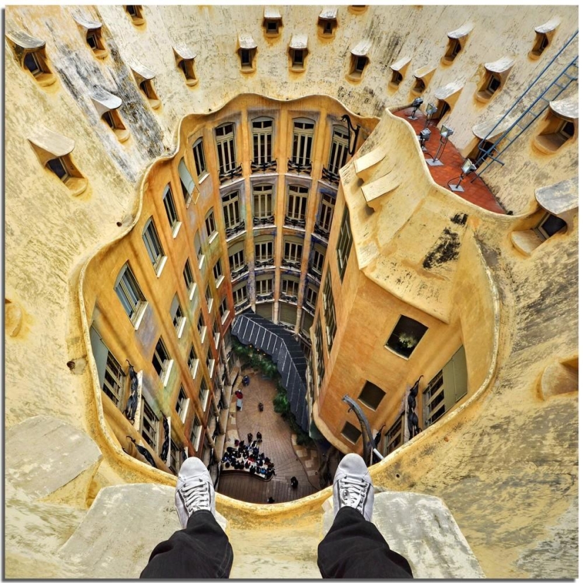 Under your feet, above your head: the dizzying buildings of Stefano Scarselli