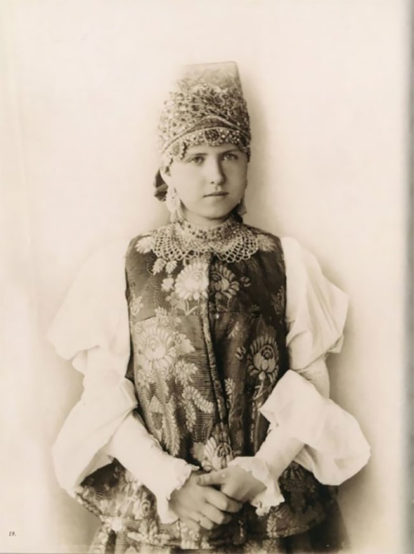 Unique photos of Russian beauties in folk costumes of pre-revolutionary Russia
