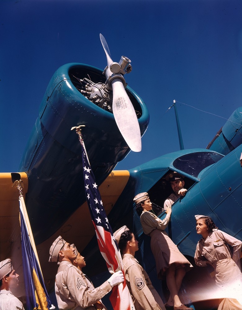 Unique photos of the 1940s in color codes.
