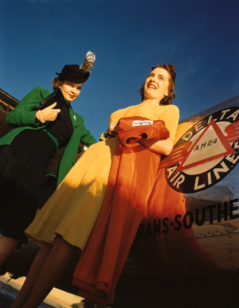 Unique photos of the 1940s in color codes.