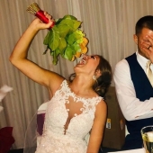 Until fast food separates us: the bride received a wedding bouquet of nuggets and ate it with appetite