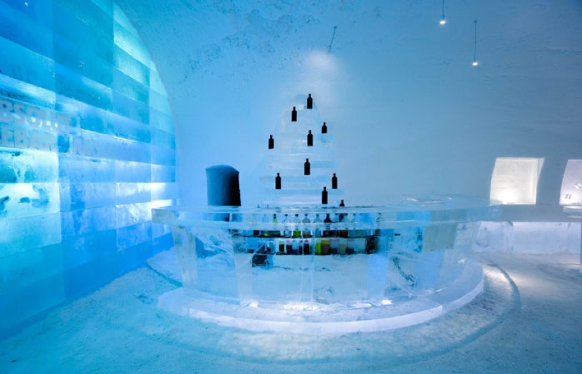 Vacaciones heladas. Incluso los vasos están hechos de hielo en un hotel sueco