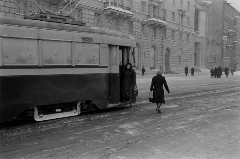 Visiting a Soviet family: a report by an American photojournalist