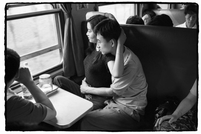 Wang Fuchun and his famous photo series "The Chinese on the train"