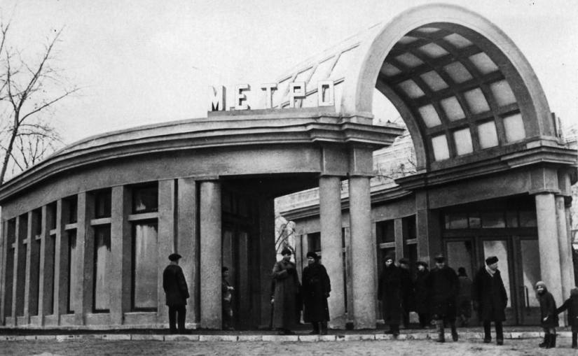 What did the first stations of the Moscow metro look like in the year of their opening
