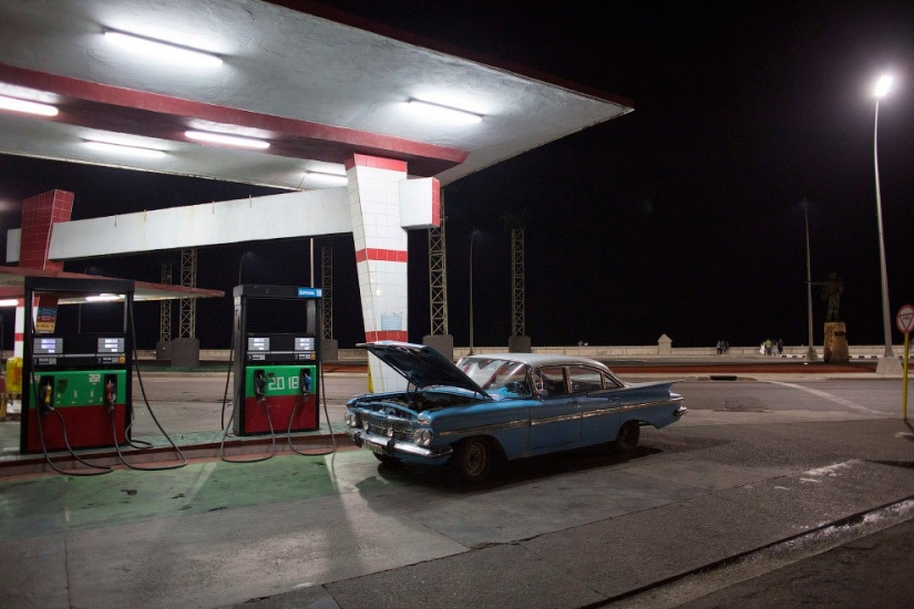 What do gas stations look like in different countries of the world