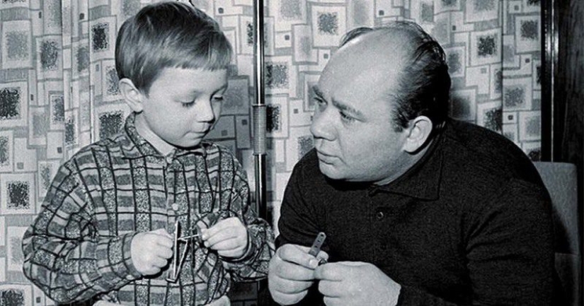 What do the children and grandchildren of Soviet movie and pop stars do
