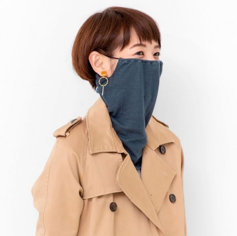 What does a Japanese snood mask look like, a fashionable alternative to a medical mask
