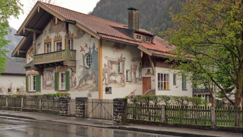 What does a painted Alpine village look like