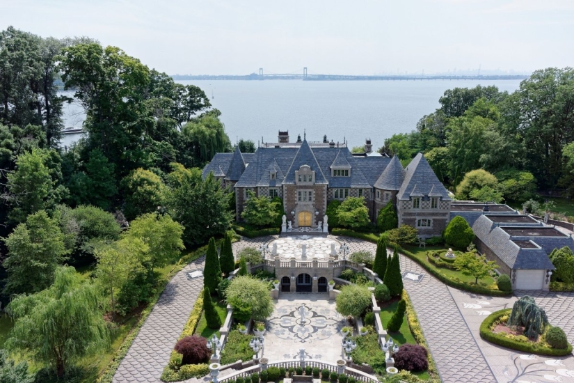 What does the house of a billionaire who emigrated from the USSR look like, worth $ 85 million