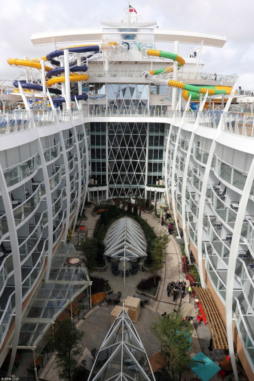What does the world's largest cruise ship "Symphony of the Seas" look like
