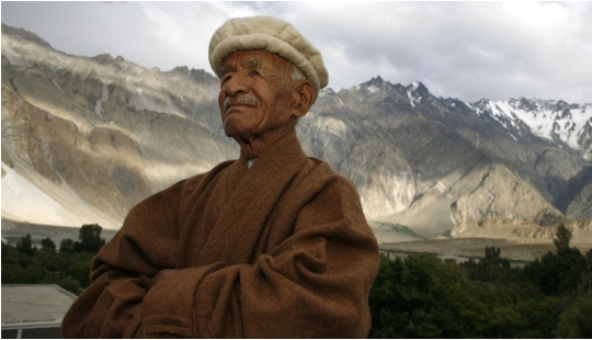 What is the secret of longevity of members of the tribe Hunza
