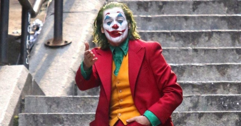 What kind of mental deviation can be caused by the Joker's laughter