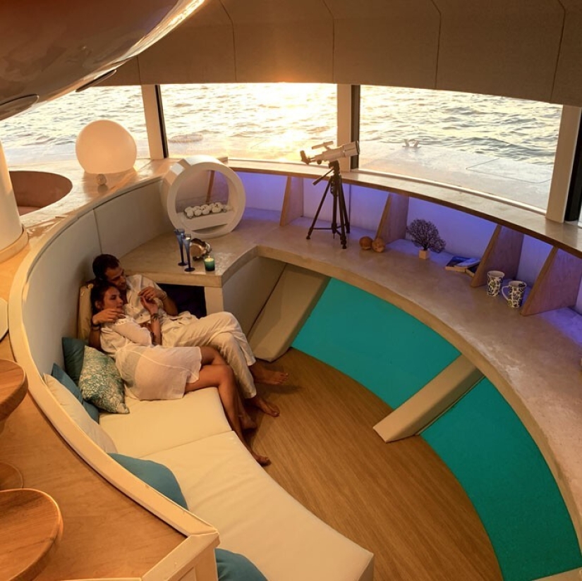 What the French eco-hotel Anthenea looks like with floating capsules
