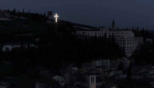 "When the lights are out": a delightful photo project in which everyone will see something of their own