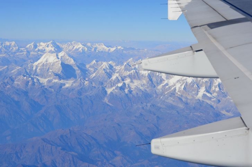 Why passenger aircraft flights over the Himalayas are prohibited