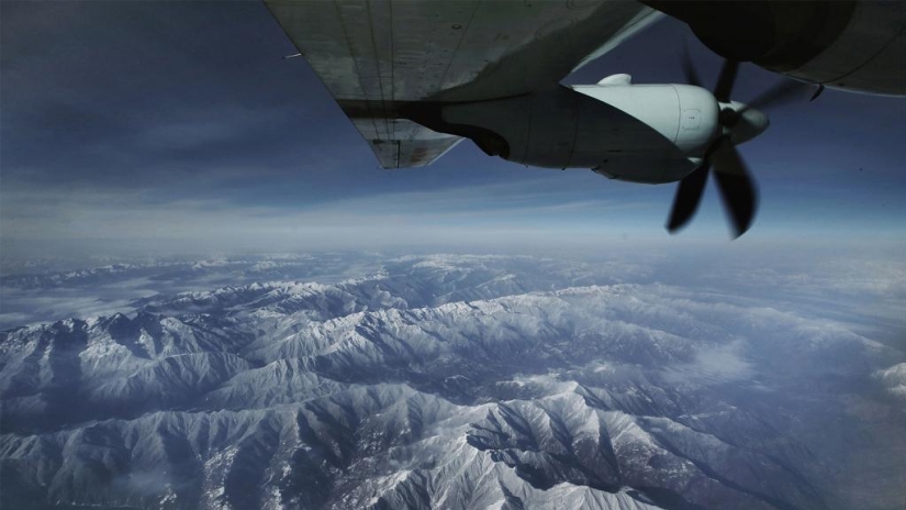 Why passenger aircraft flights over the Himalayas are prohibited