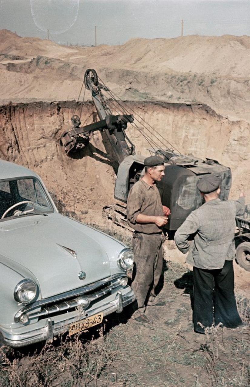 Working life: unknown color photos of everyday life in the USSR 1950s