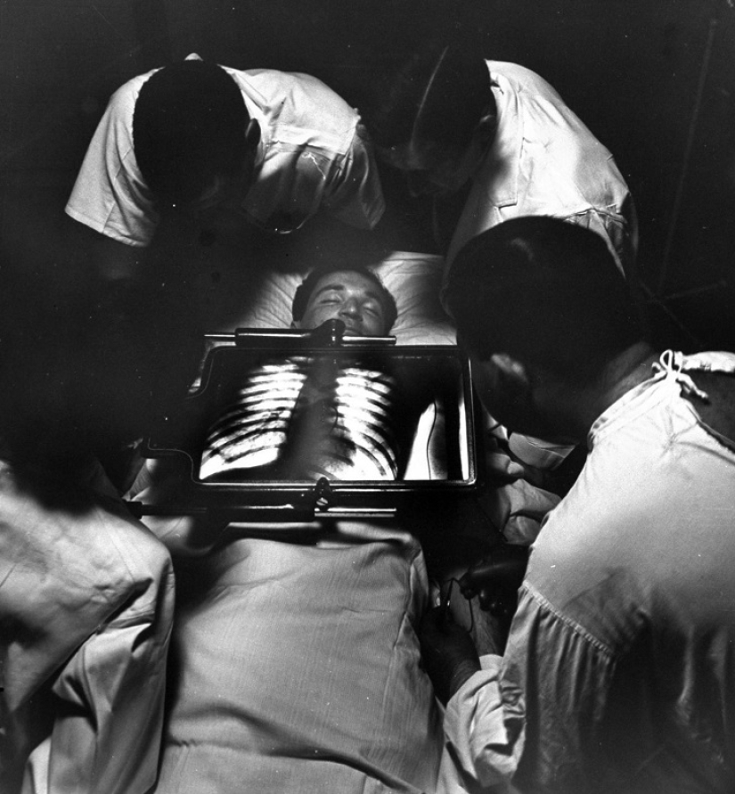 You can see through the story: the first patients on the X-ray