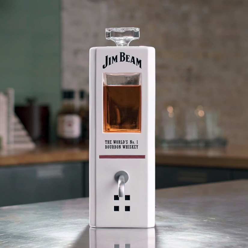 You can't do it yourself — ask for a decanter: a new gadget from Jim Beam will pour on command