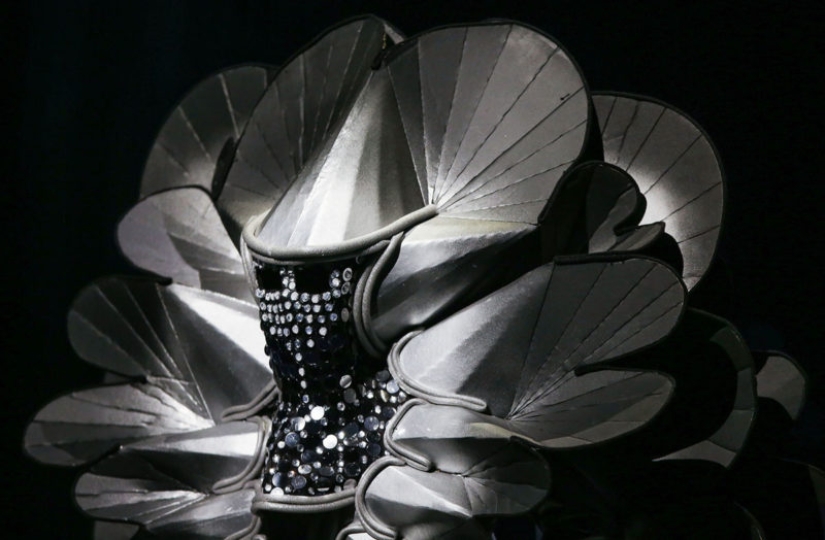 You haven't seen this before! The most extravagant images from the exhibition "Wearable Art"