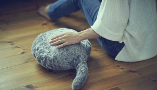 You stroke her, and she purrs: the Japanese have created a cat substitute pillow