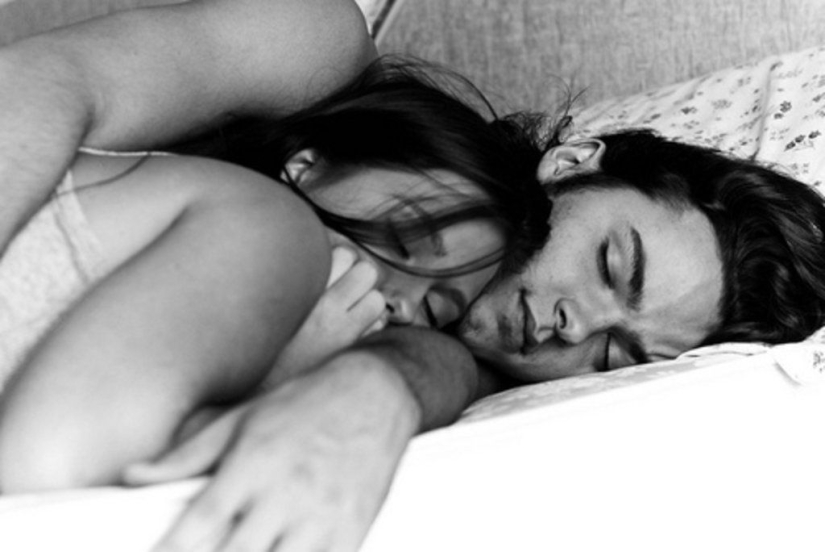 10 frases falsas que los hombres dicen para llevar a una chica a la cama