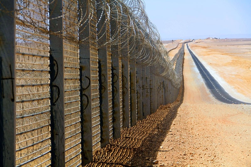 10 muros fronterizos sombríos que dividen el mundo