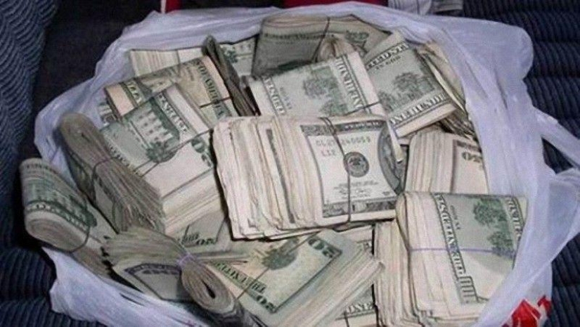 10 people who found big money and returned it