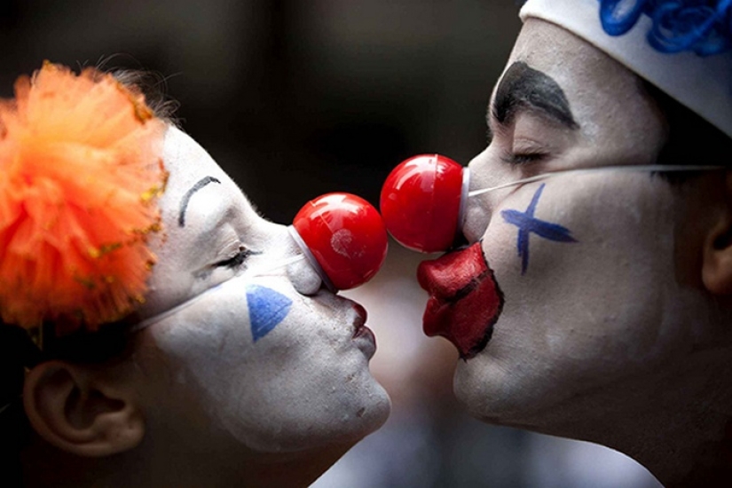 10 Weirdest Dating Sites: A Soulmate for Ghosts, Clowns and More