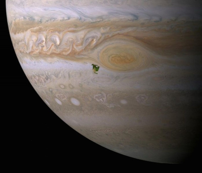 11 photos that make you realize how amazingly small our Earth is
