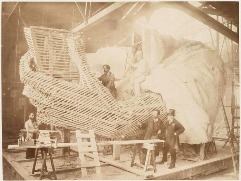 11 rare footage from the construction of the Statue of Liberty