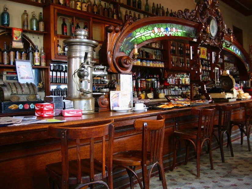 12 bars in the world that you should visit at least once in your life